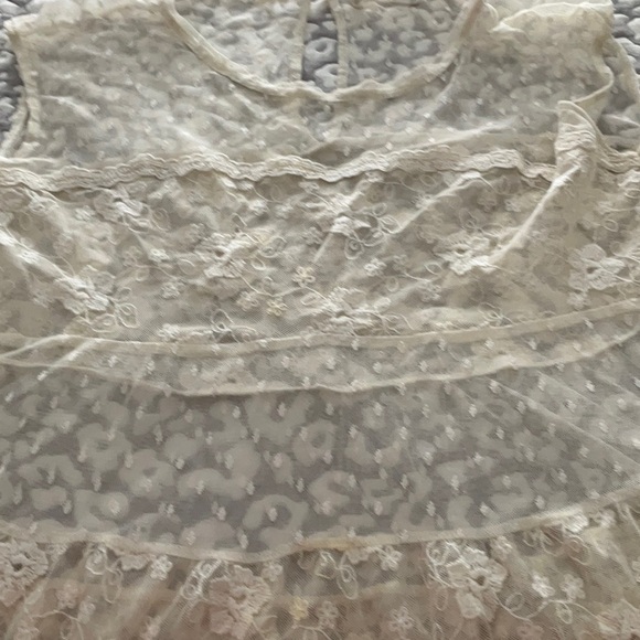 Woman - Picture 2 of 6